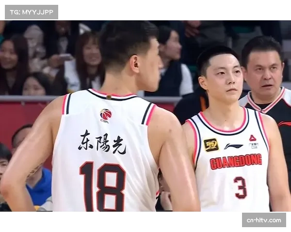 男篮顶级分卫正式加盟广东队杜锋迎来争冠关键底牌新赛季再燃激情 男篮顶级分卫正式加盟广东队杜锋迎来争冠关键底牌新赛季再燃激情